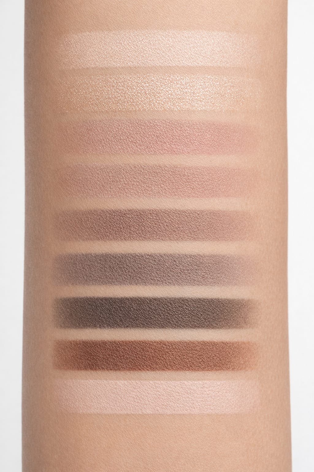 Dior Backstage Eyeshadow Palette – 9 Ultra-Pigmented Shades | Pro-Level Blendable Eye Makeup