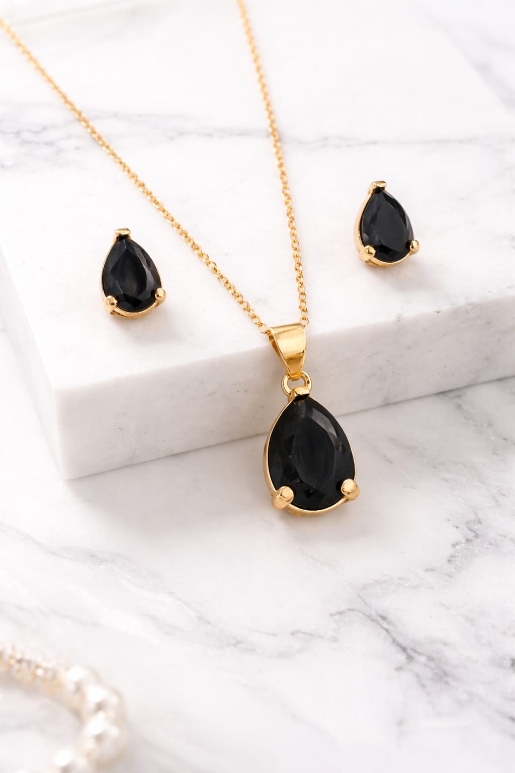 Black Teardrop Jewelry Set – Elegant Necklace & Stud Earrings (Minimal Luxury Design)